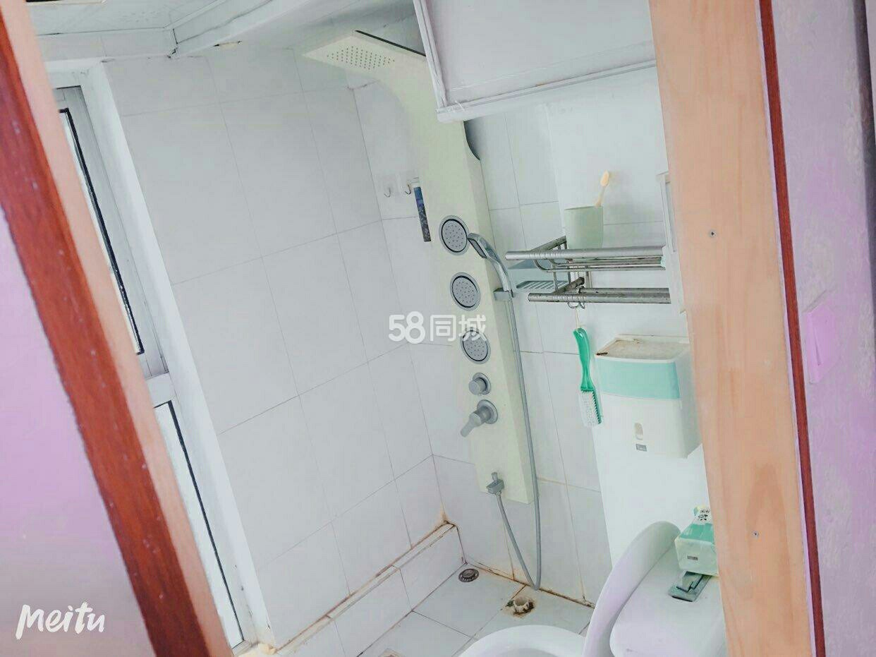 河畔花城 3室2厅1卫