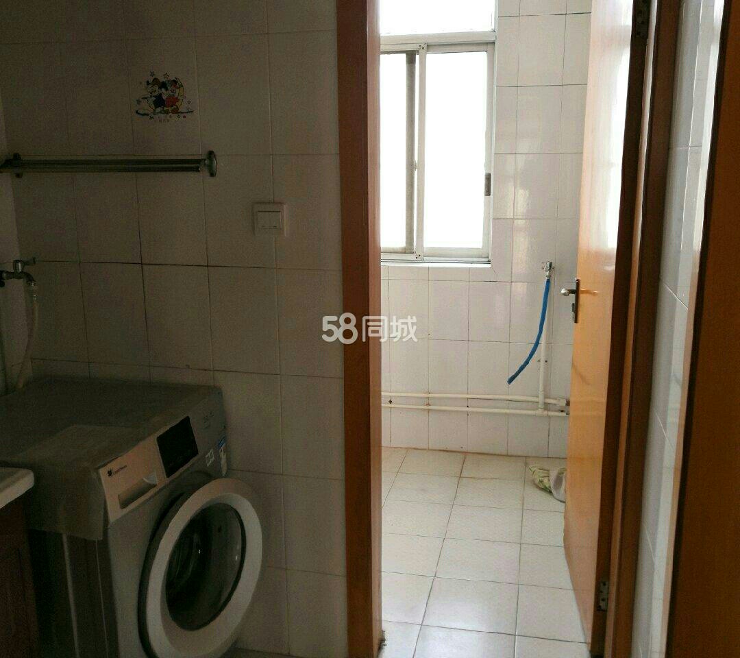 精装修龙河小区南区2室2厅1卫南北通透有车库