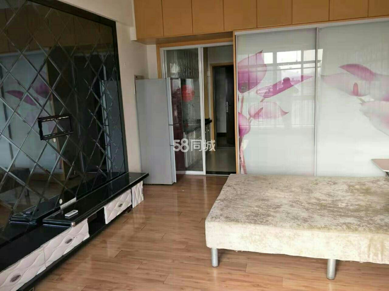 精装修日月花园单身公寓，紧邻大润发万润街一品苑蓝天华侨城