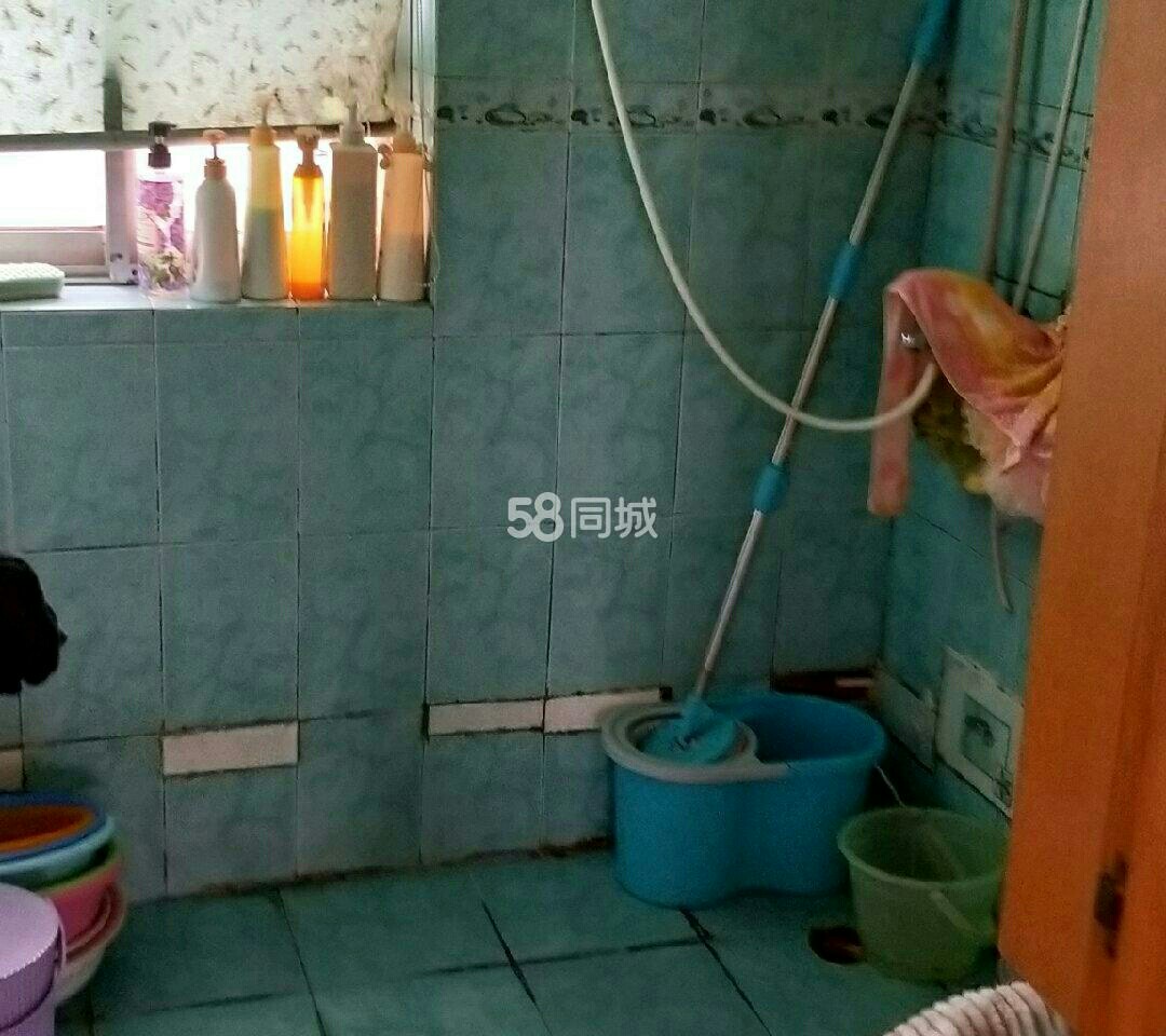 龙河小区南区2室1厅1卫紧邻海宁大道南站菜场有车库