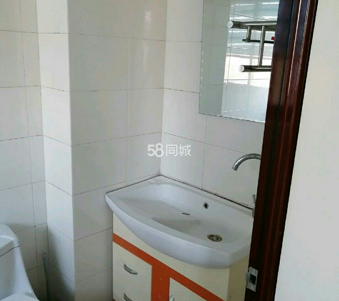 精装修九龙东一时区3室1厅2卫 大润发万润街一院金桥新村