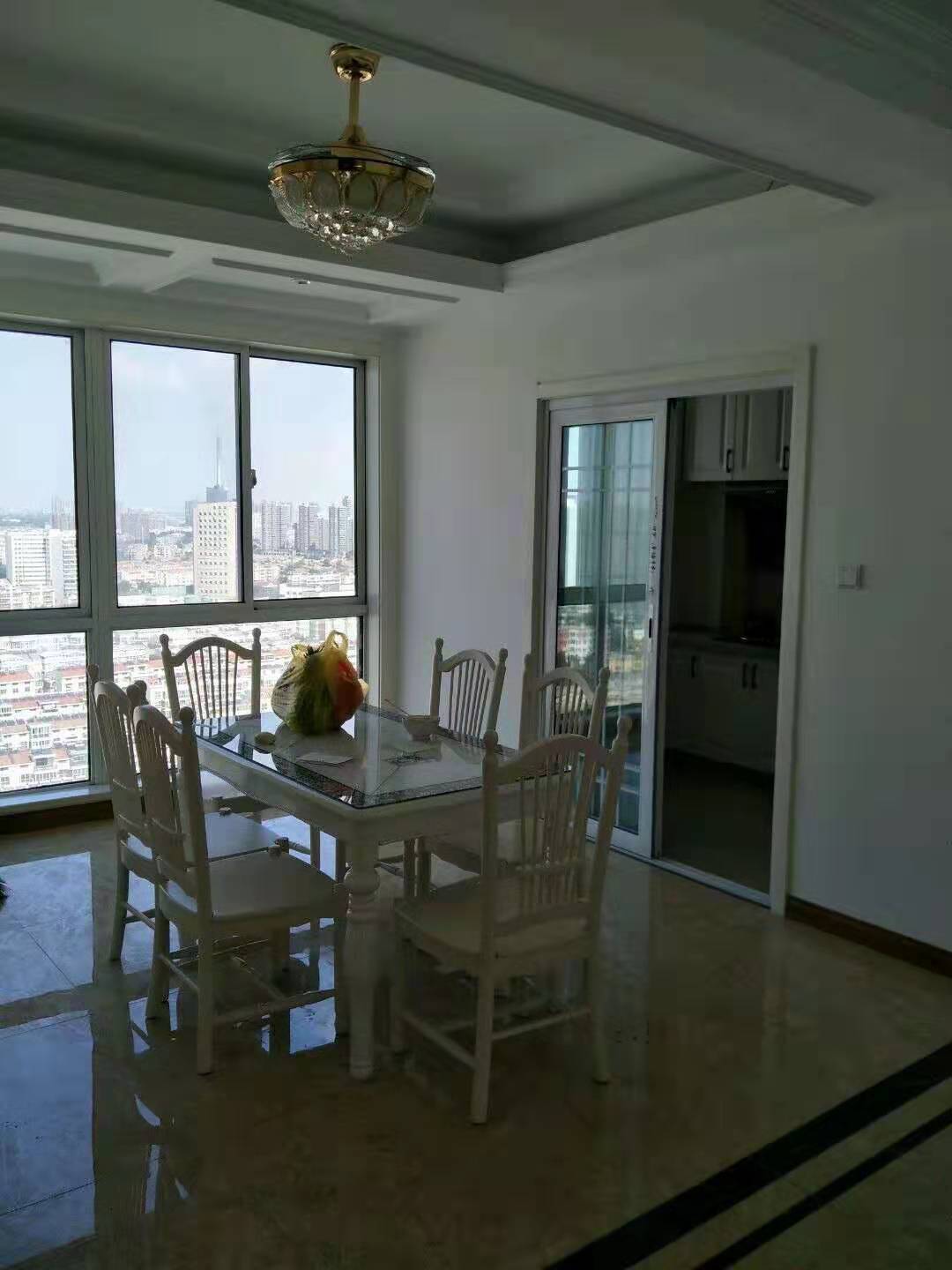 稀有精装修宝翔财富广场 4室2厅2卫东方纽约城新海花园