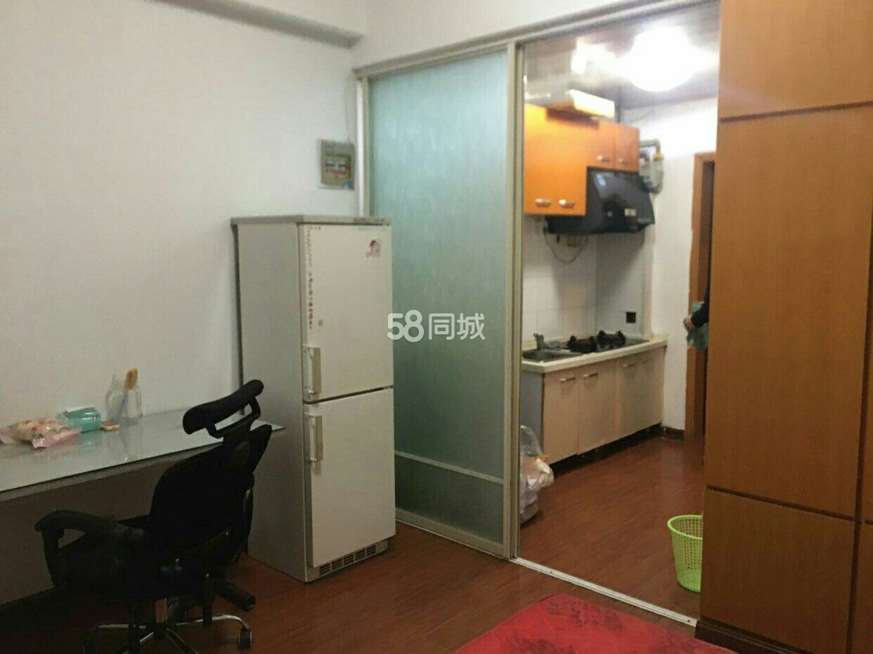 新贵都1室1厅1卫紧邻西小区菜场东方纽约城麻纺小区大飘窗