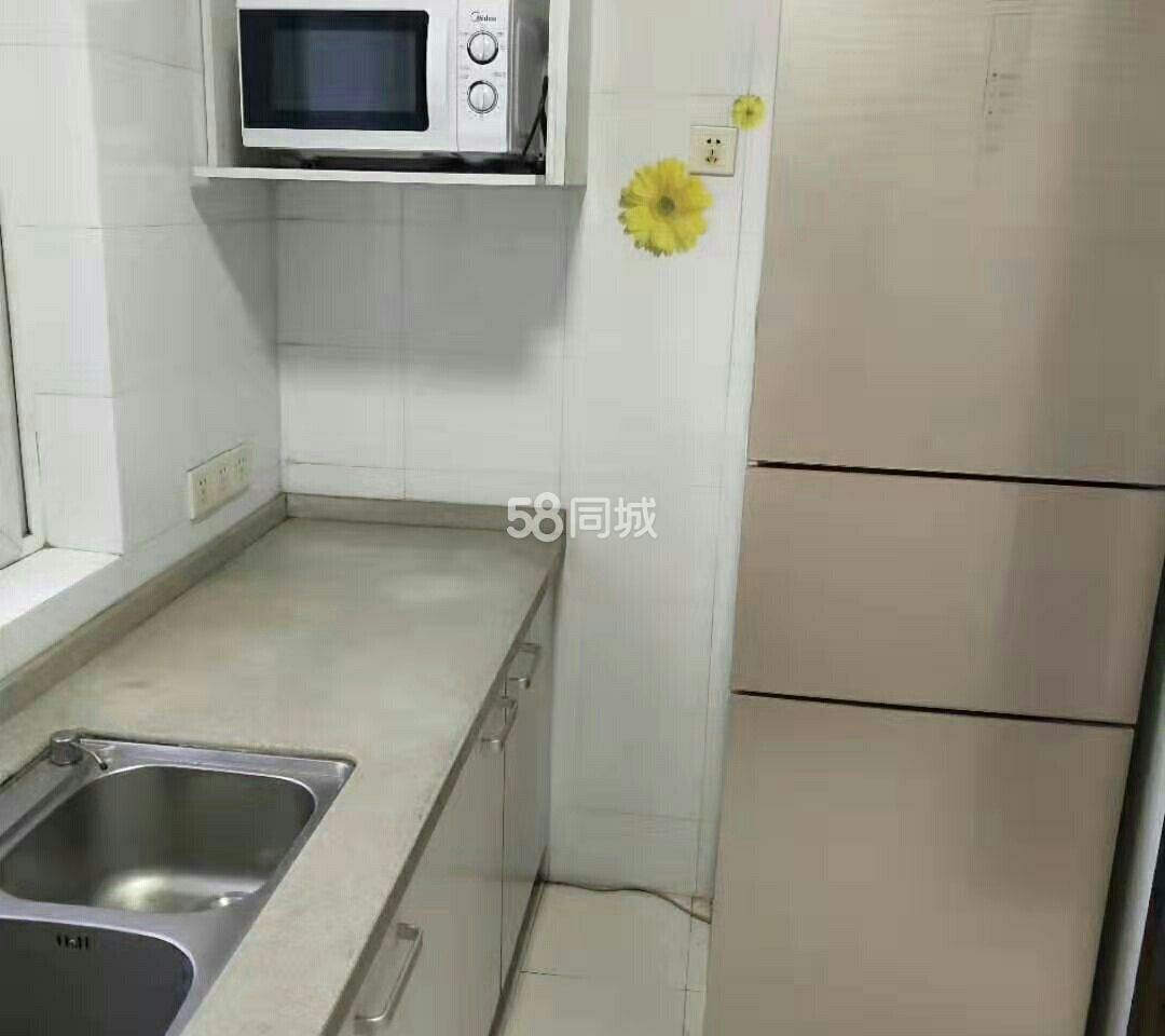 金茂花园精装修2室2厅1卫紧邻大润发BRT拎包即住