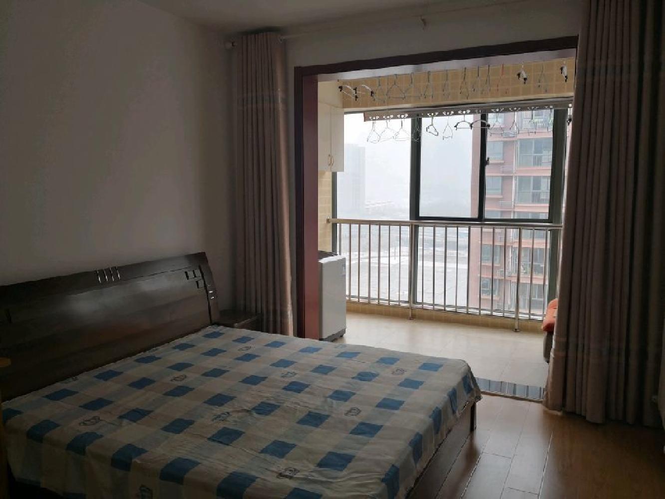 淮海花园 3室2厅1卫紧邻新海高中海洋大学拎包即住