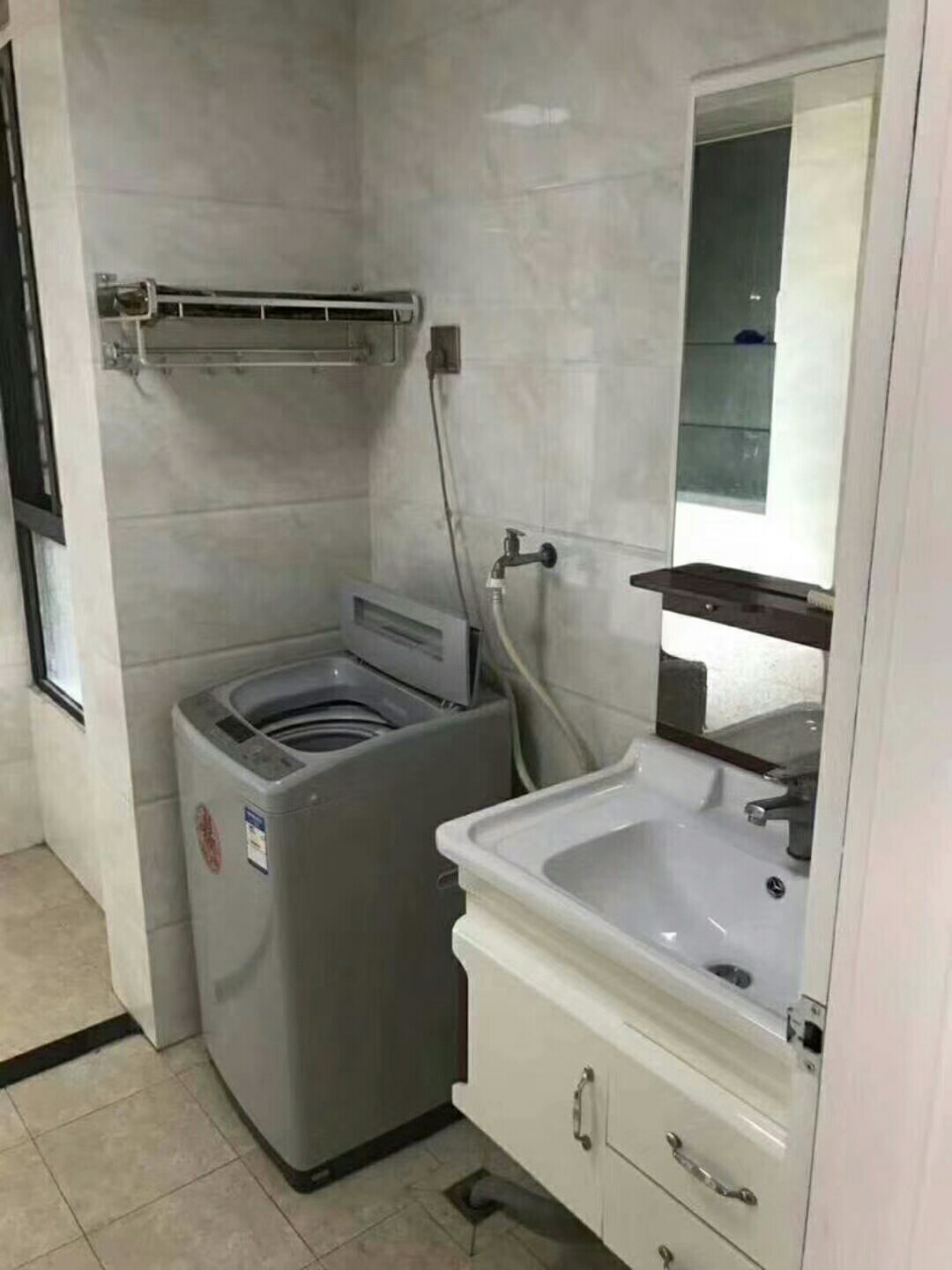 精装修万象后街福景苑1室1厅1卫紧邻高铁站拎包即住