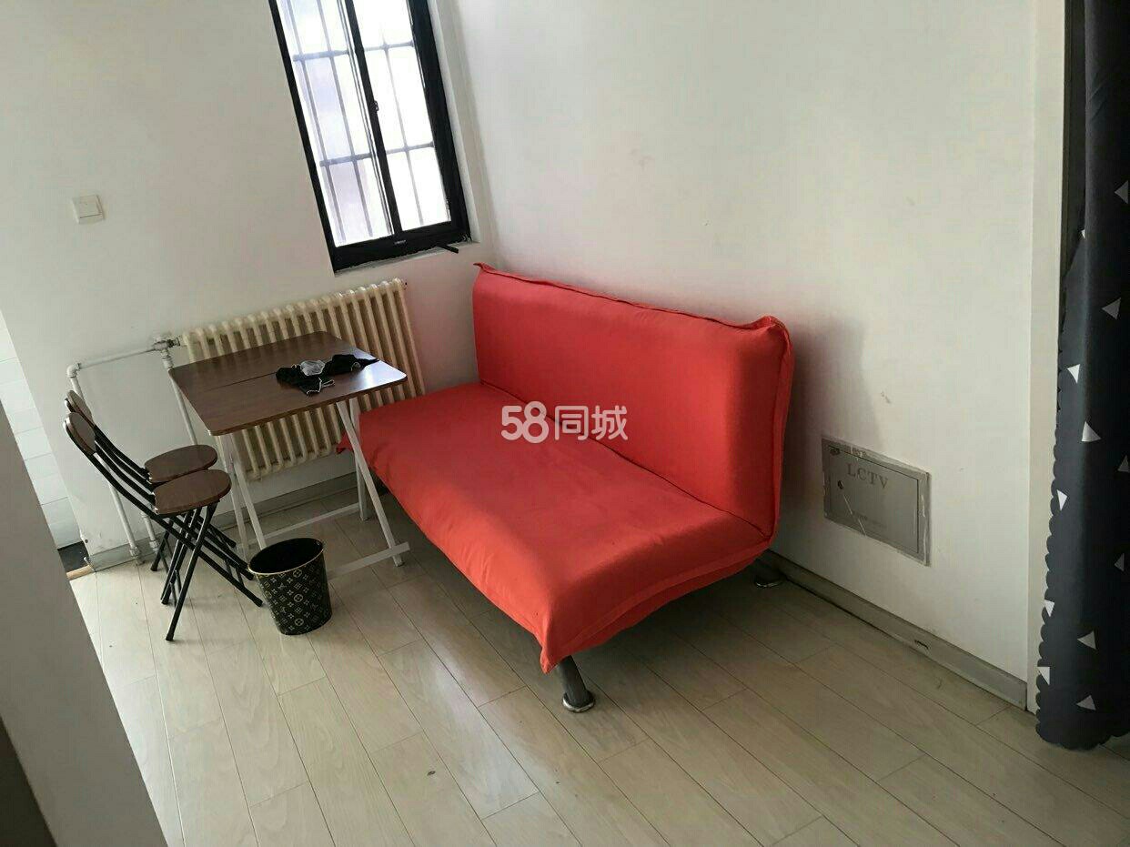 地壹街区苏宁广场对面1室1厅1卫解放路小学步行街拎包即住