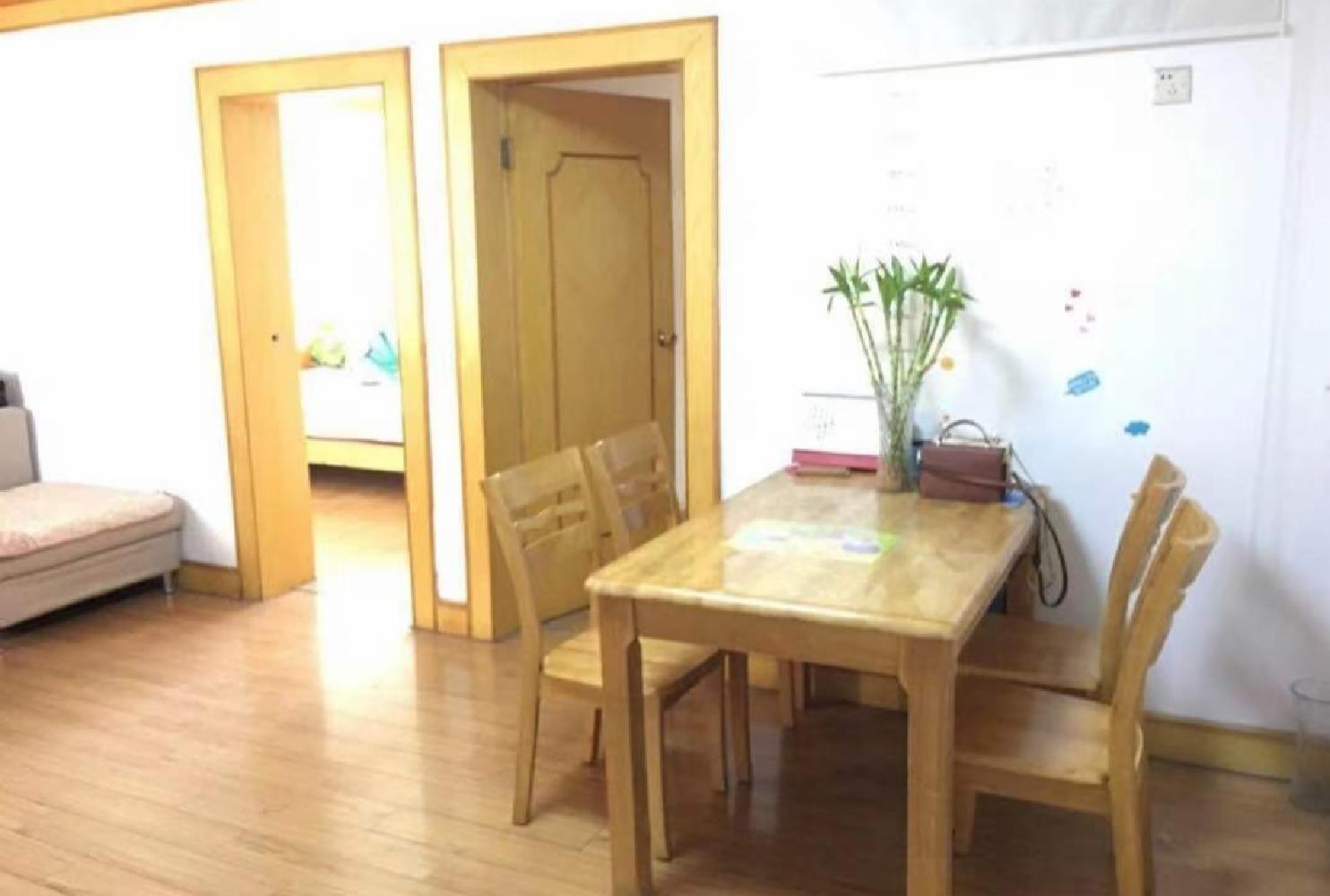 龙河小区(南区) 2室2厅1卫全新家电有大车库