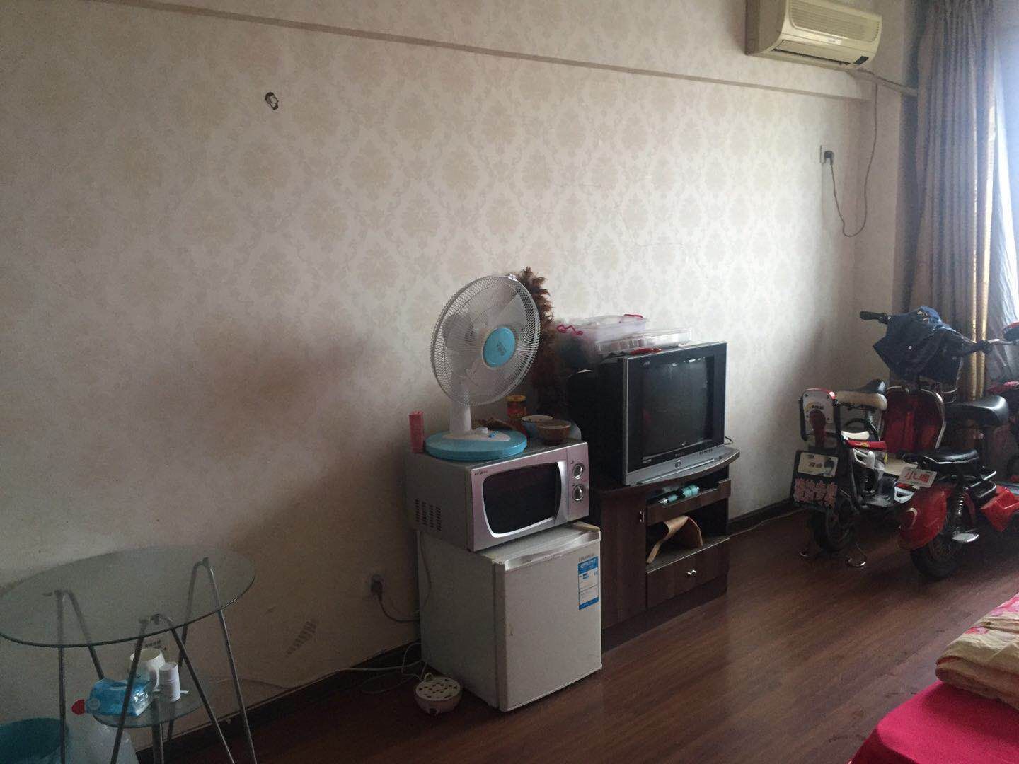 名典公寓 1室1厅1卫 紧邻高铁站，电梯房，拎包即住