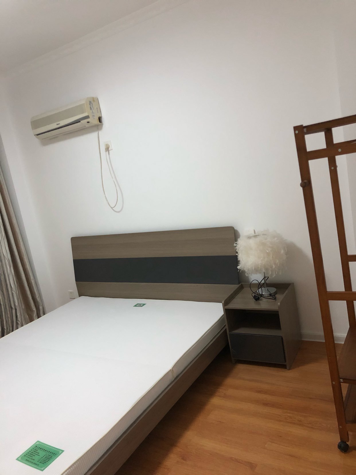 有暖气  东方纽约城 2室2厅1卫紧邻菜场 学校拎包即住