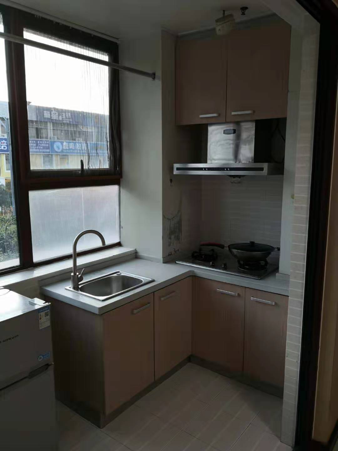 君悦财富广场 1室0厅1卫