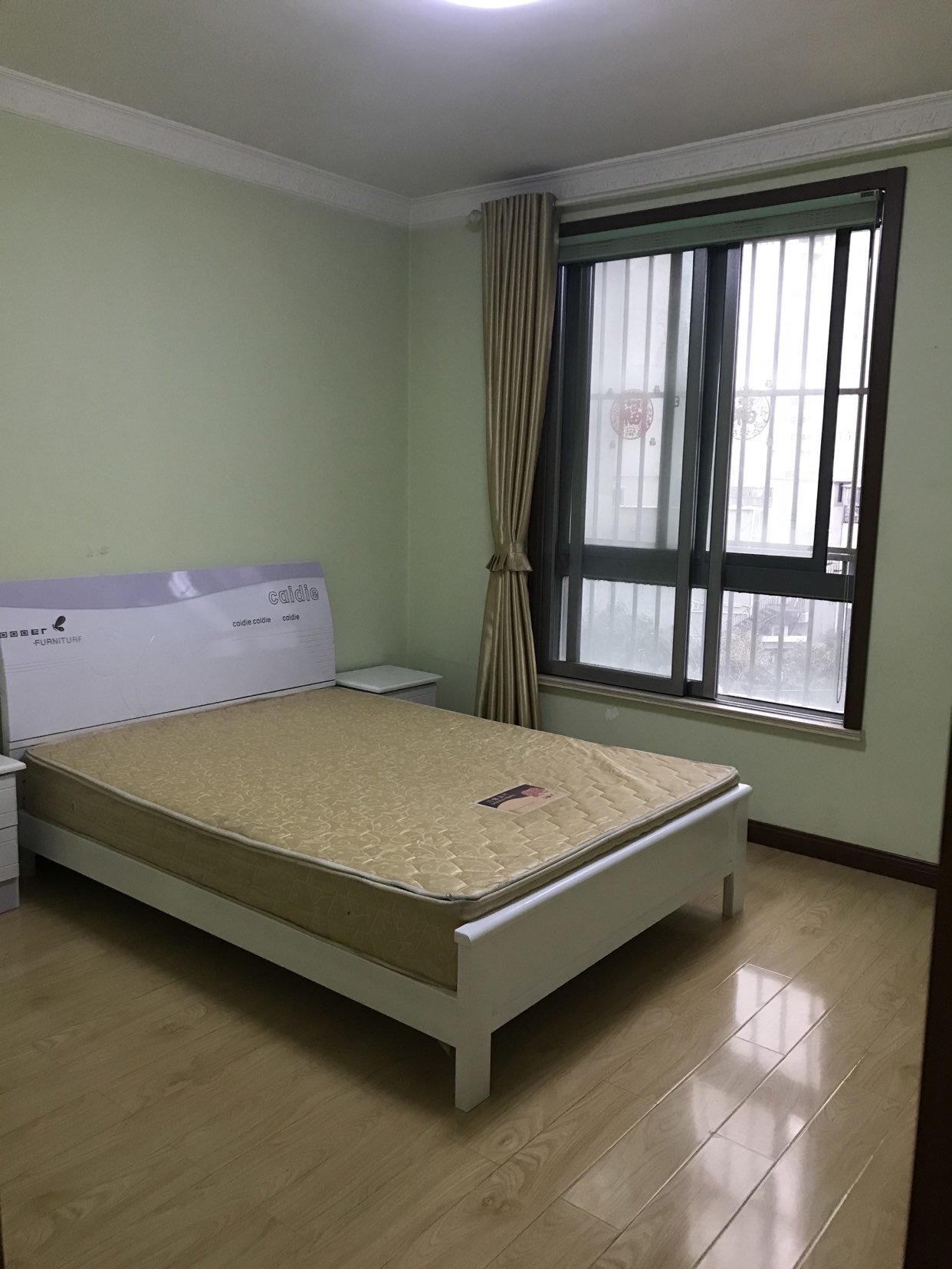 有暖气！万润怡景苑 2室2厅1卫紧邻大润发步行街一院拎包即住