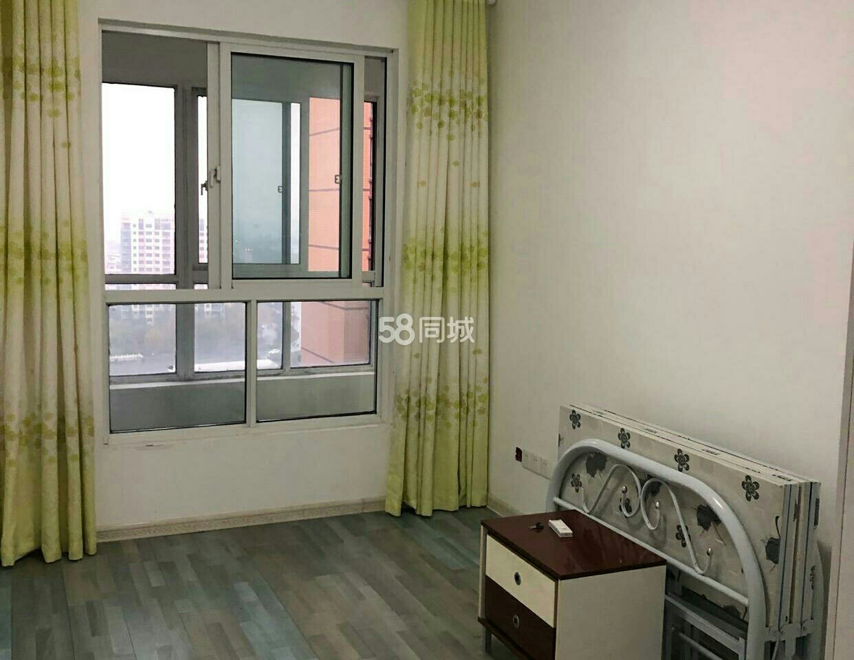 便宜！凤凰名都3室2厅2卫只要2400紧邻御景龙湾苍梧中学