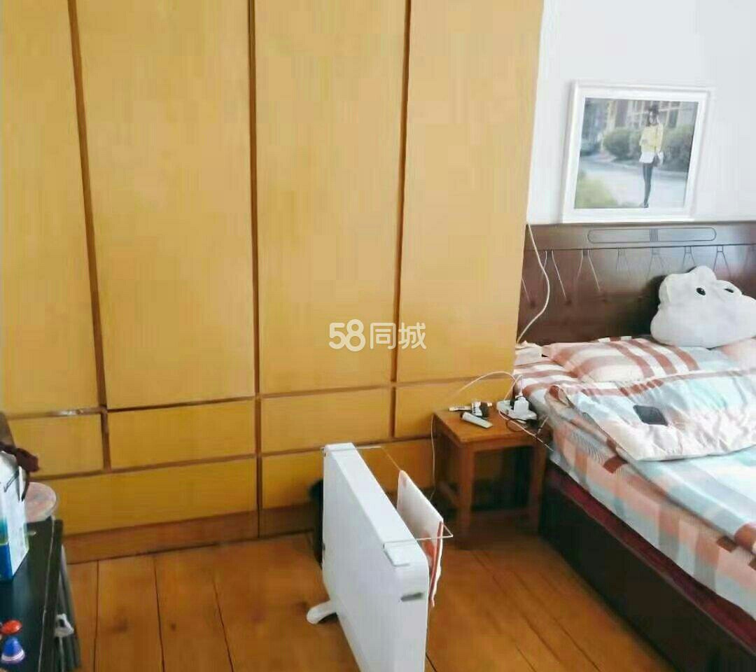 稀有青年路1室1厅1卫紧邻苏宁广场 解放路小学坡道楼梯