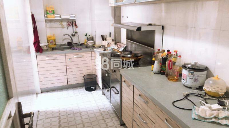 精装修 泰恒华府2室2厅1卫紧邻高铁站郁州公园拎包即住