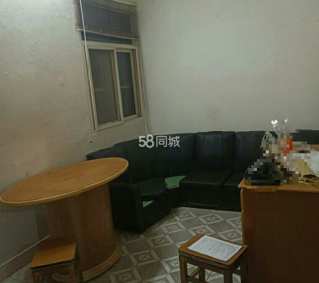 西小区2室1厅1卫只要899多层3楼有车库随时看房