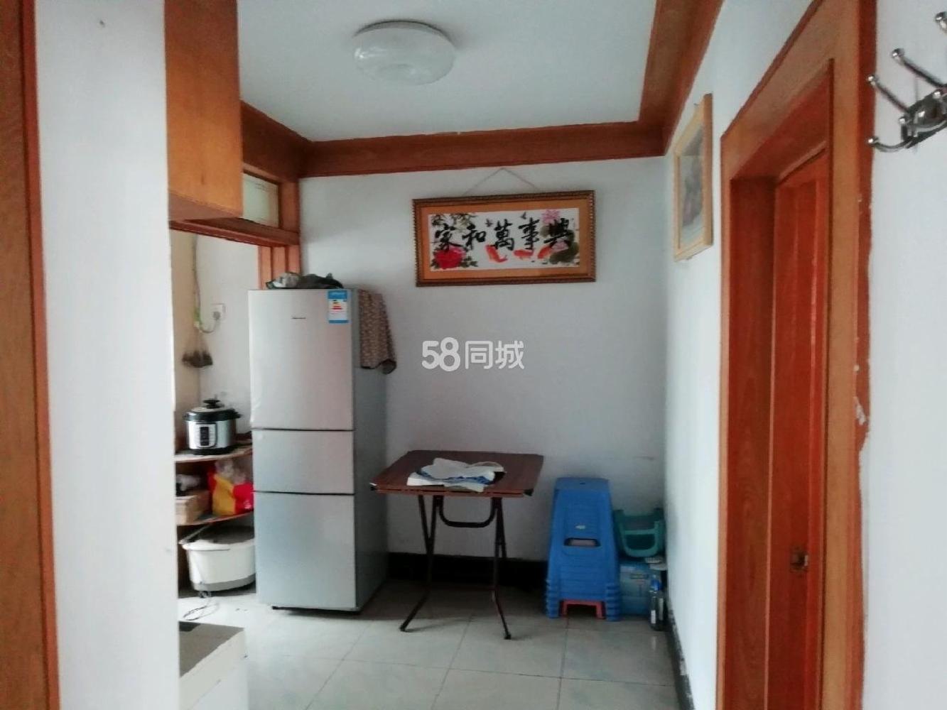 苏宁广场 2室1厅1卫 三楼，大润发 步行街一院BRT市中心