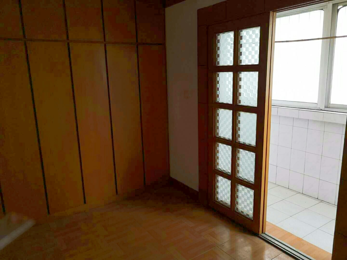 低价急租！日月花园3室2厅1卫只要1550多层2楼3台空调