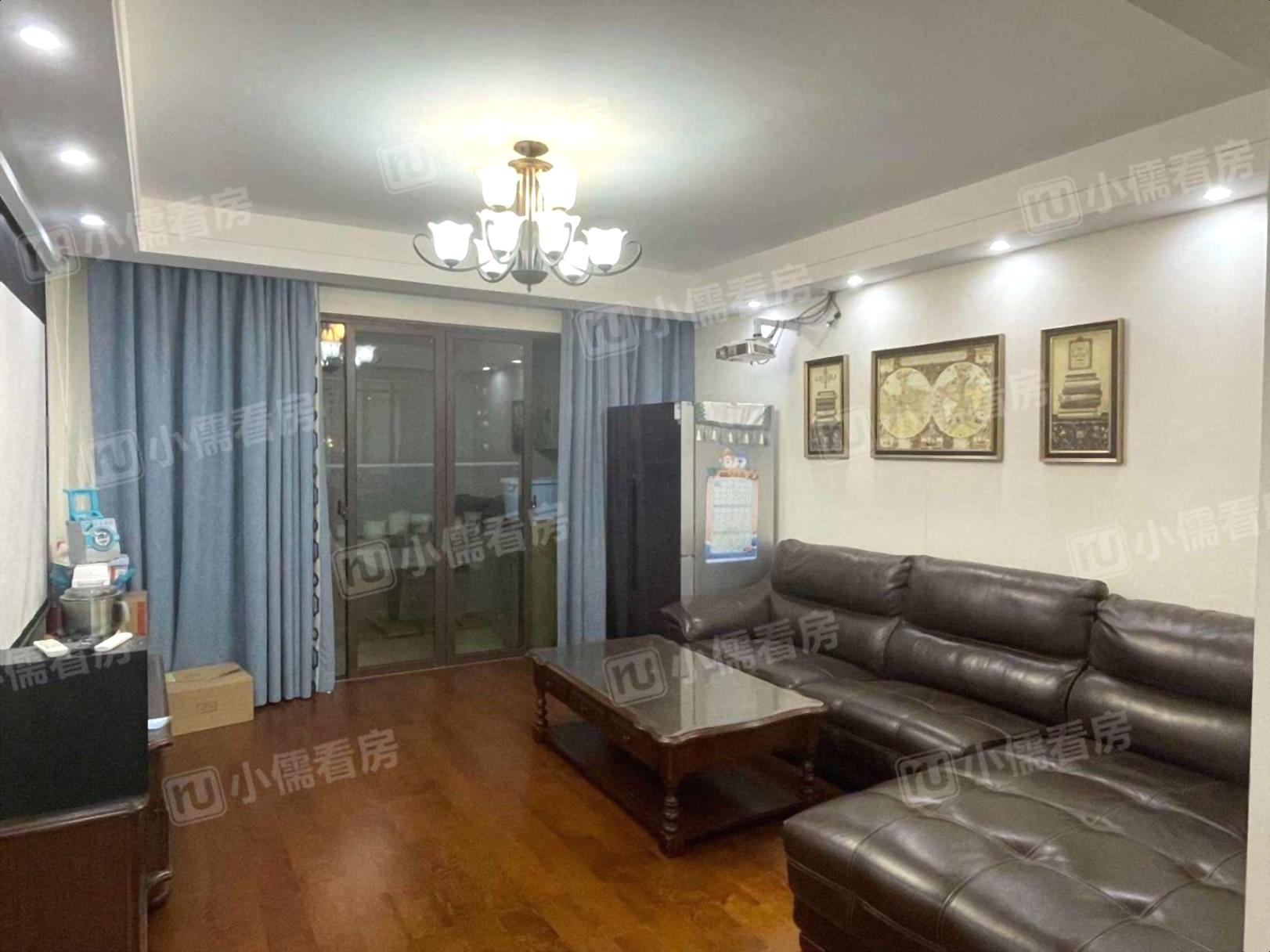 万达边 四室精装修 四季金辉(二期) 头次出租 实惠大气