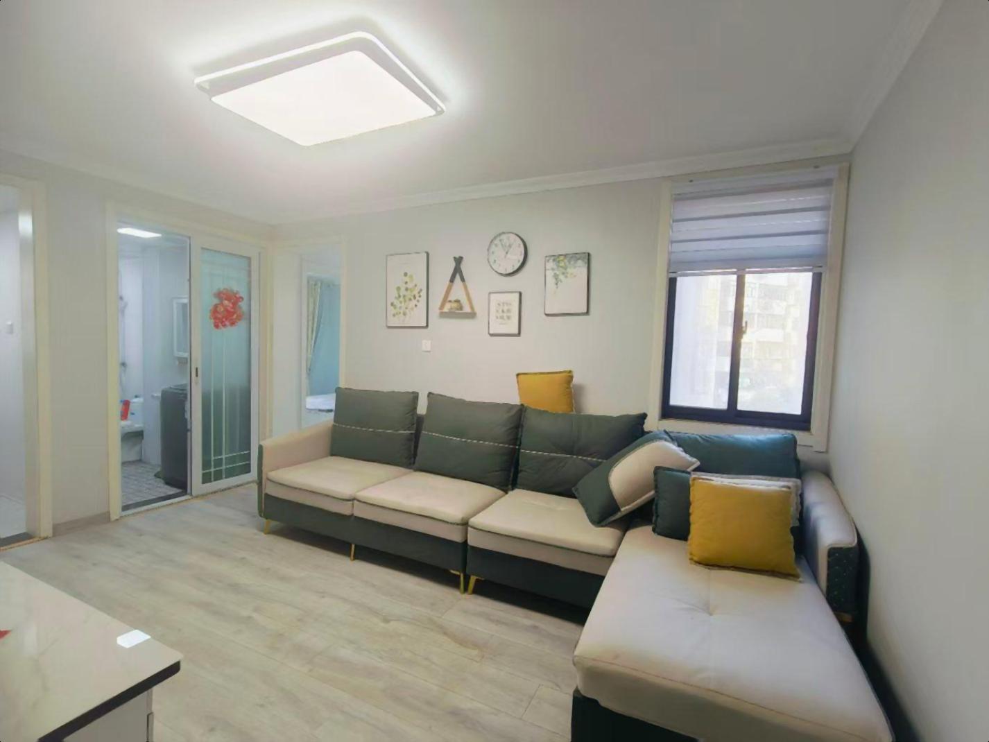 万润街五岔路口 三室三楼 照片完全真实 看房子方便 随时看房