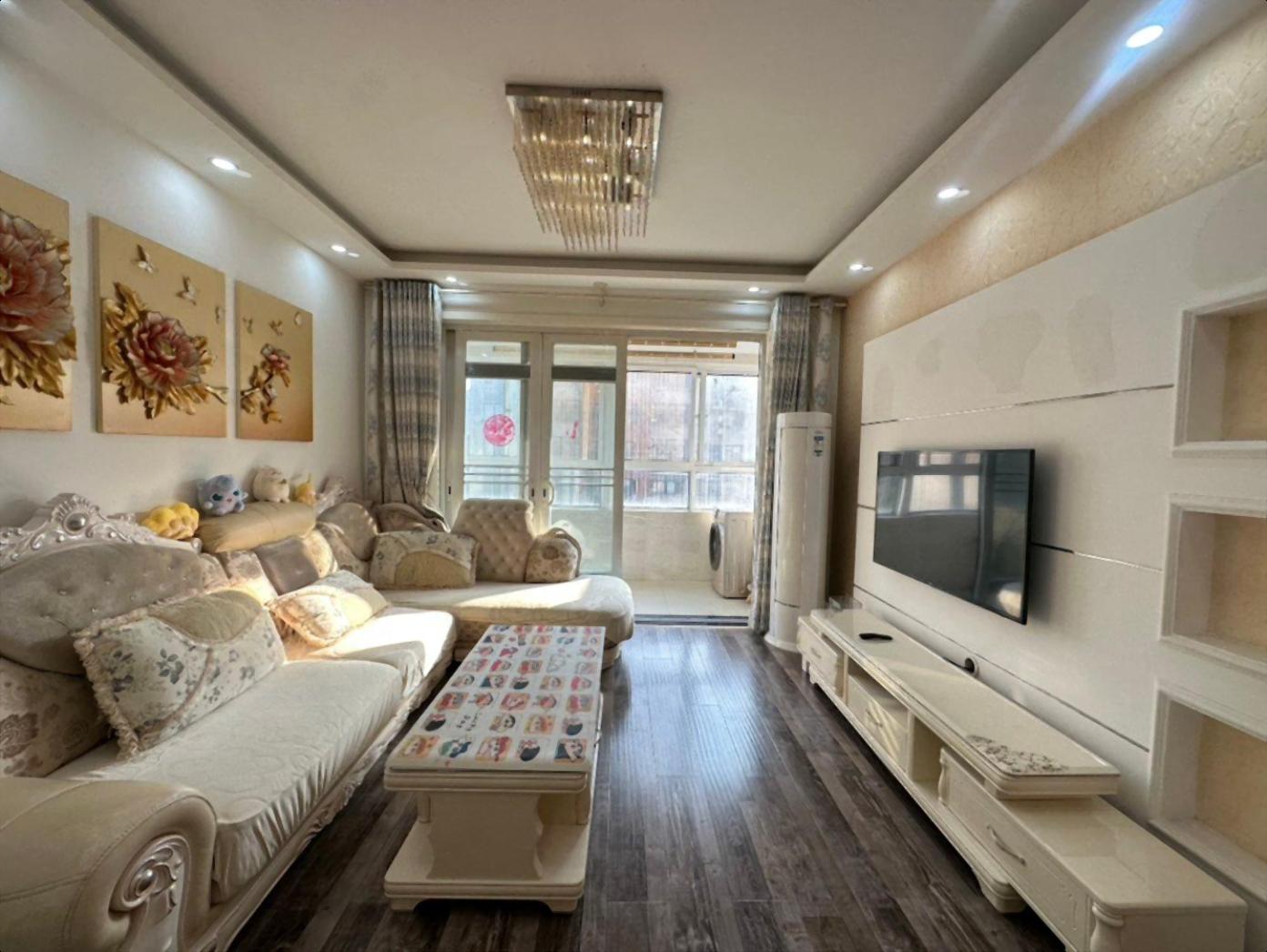 一品苑精装两室两厅，房子干净整洁，拎包入住，看房方便