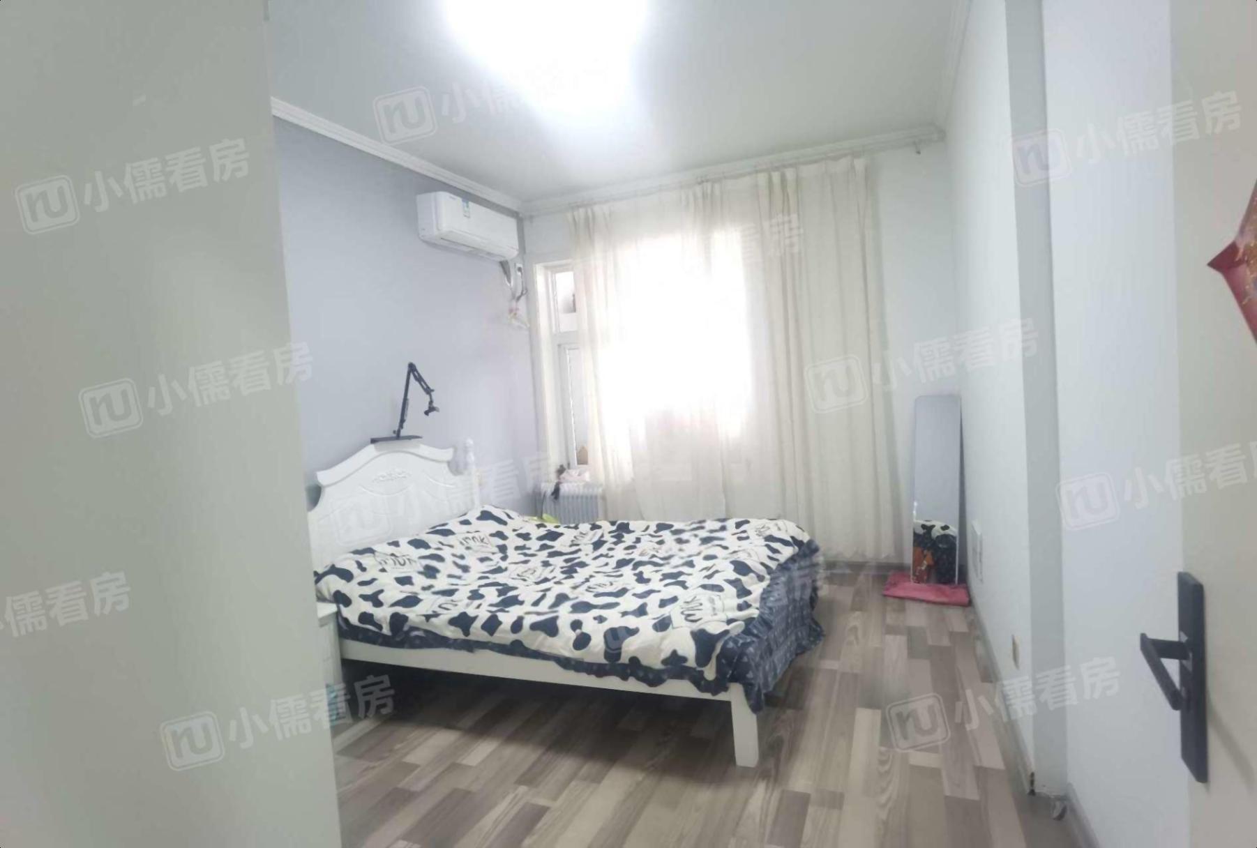 海连西路 苏宁西小区 宝翔财富广场 中层精装 2室押一付三