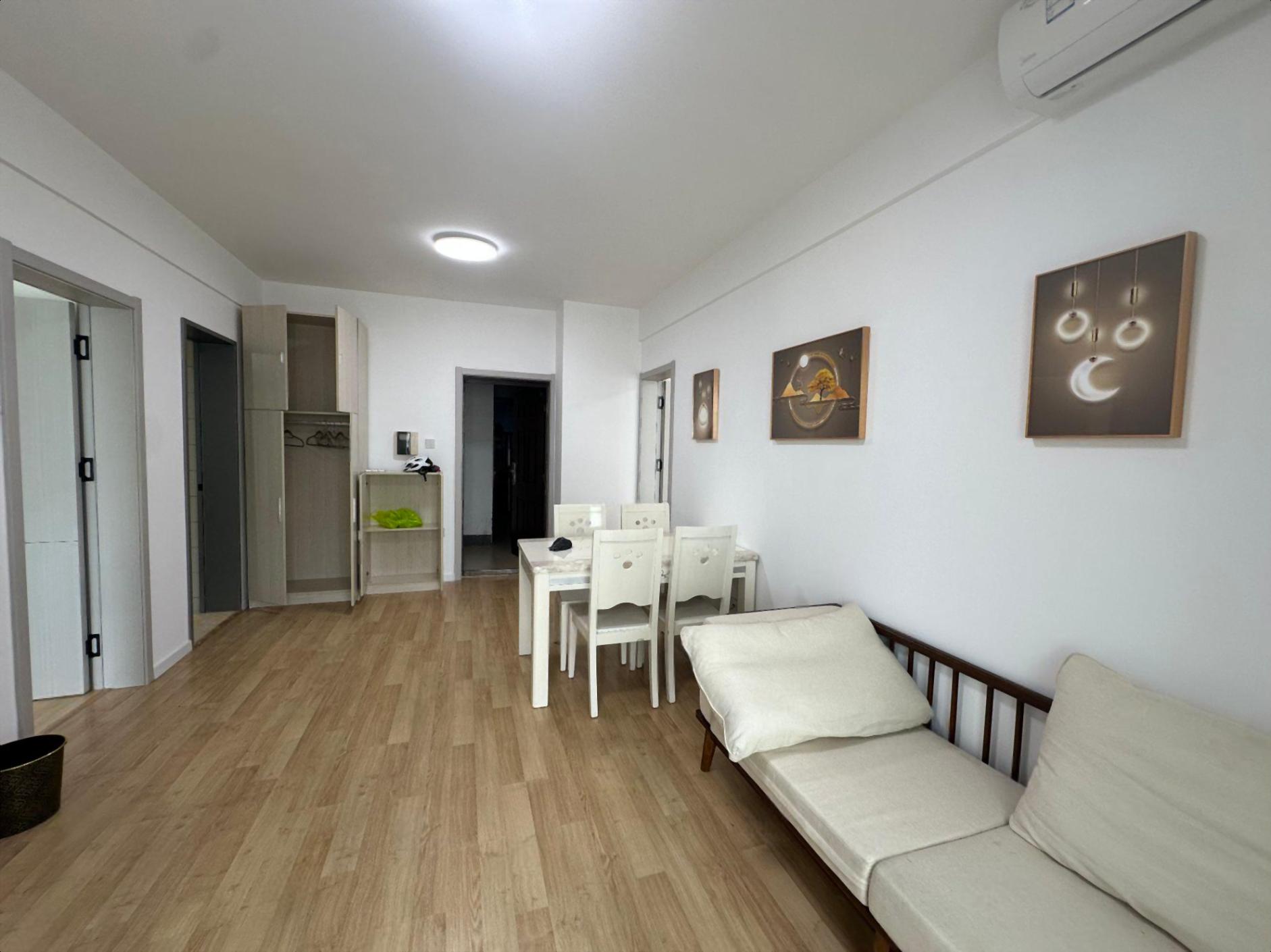 超低价笋价出租 海连新天精装修