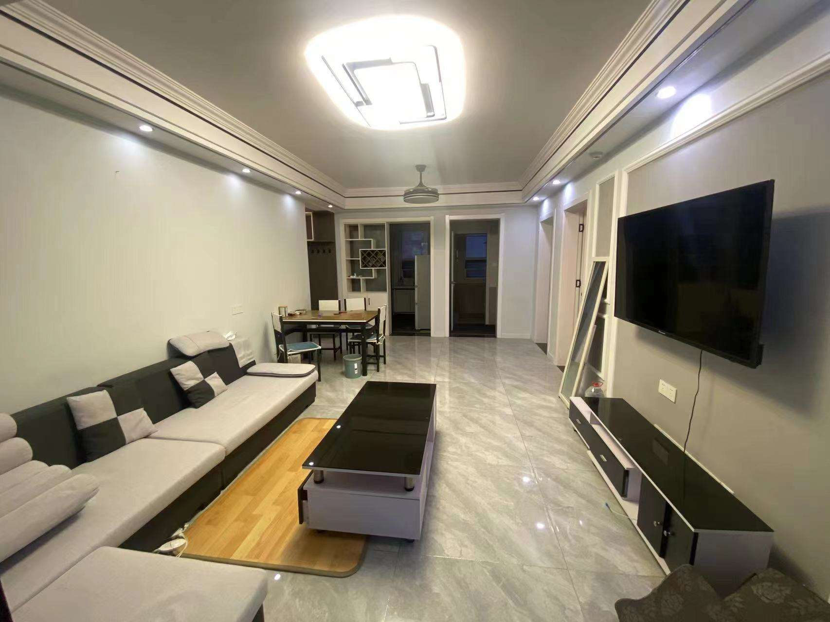 30万装修有车位中央空调地暖 美麟常青藤 三室精装修 自住