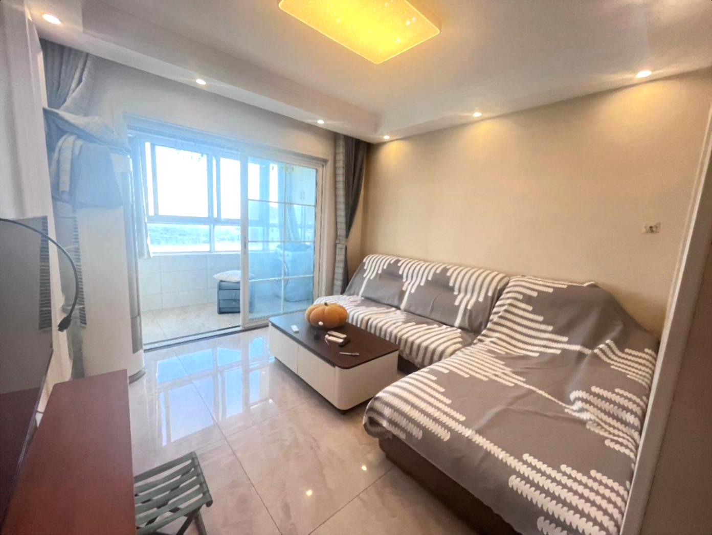 苍梧对面 御景龙湾 三室精装修拎包即住 凤凰名都香溢世纪花城