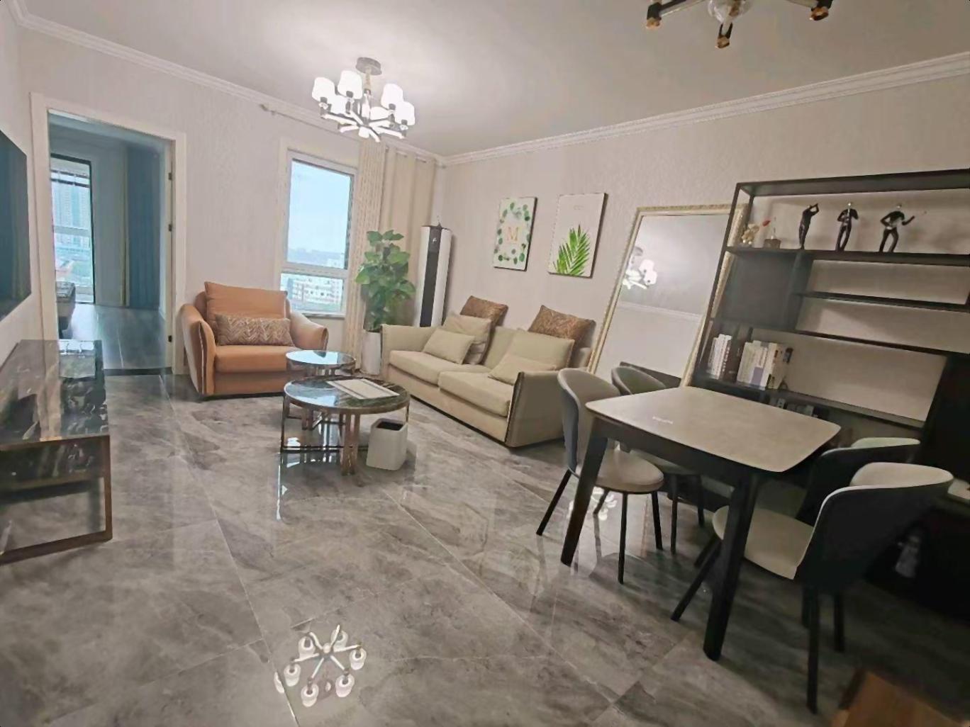 诚意出租国大国际花园一室带厅精装家具靠近女人街随时看房