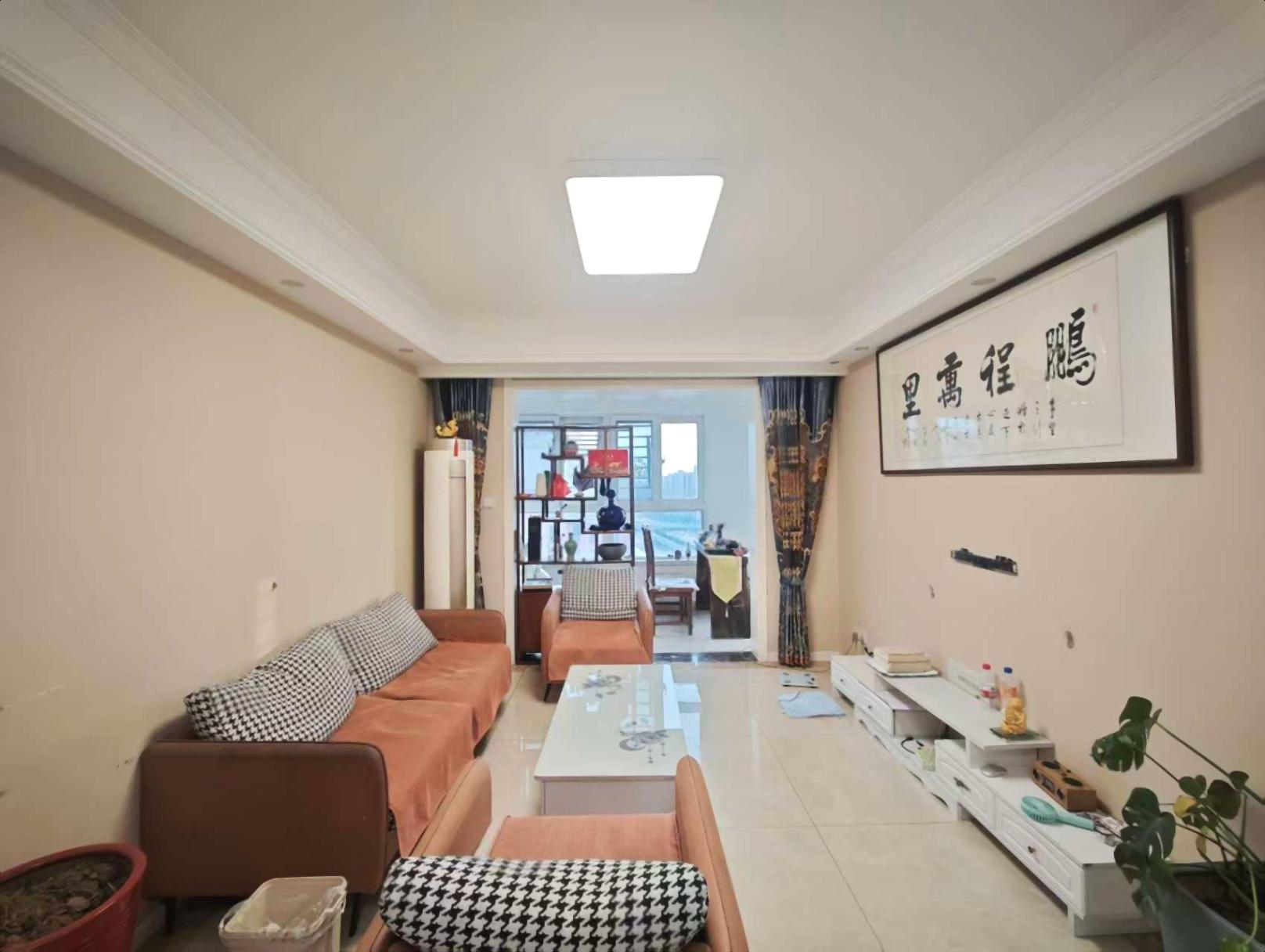 万达边 美麟常青藤 三室精装修 地暖舒适 平高苍梧家苑