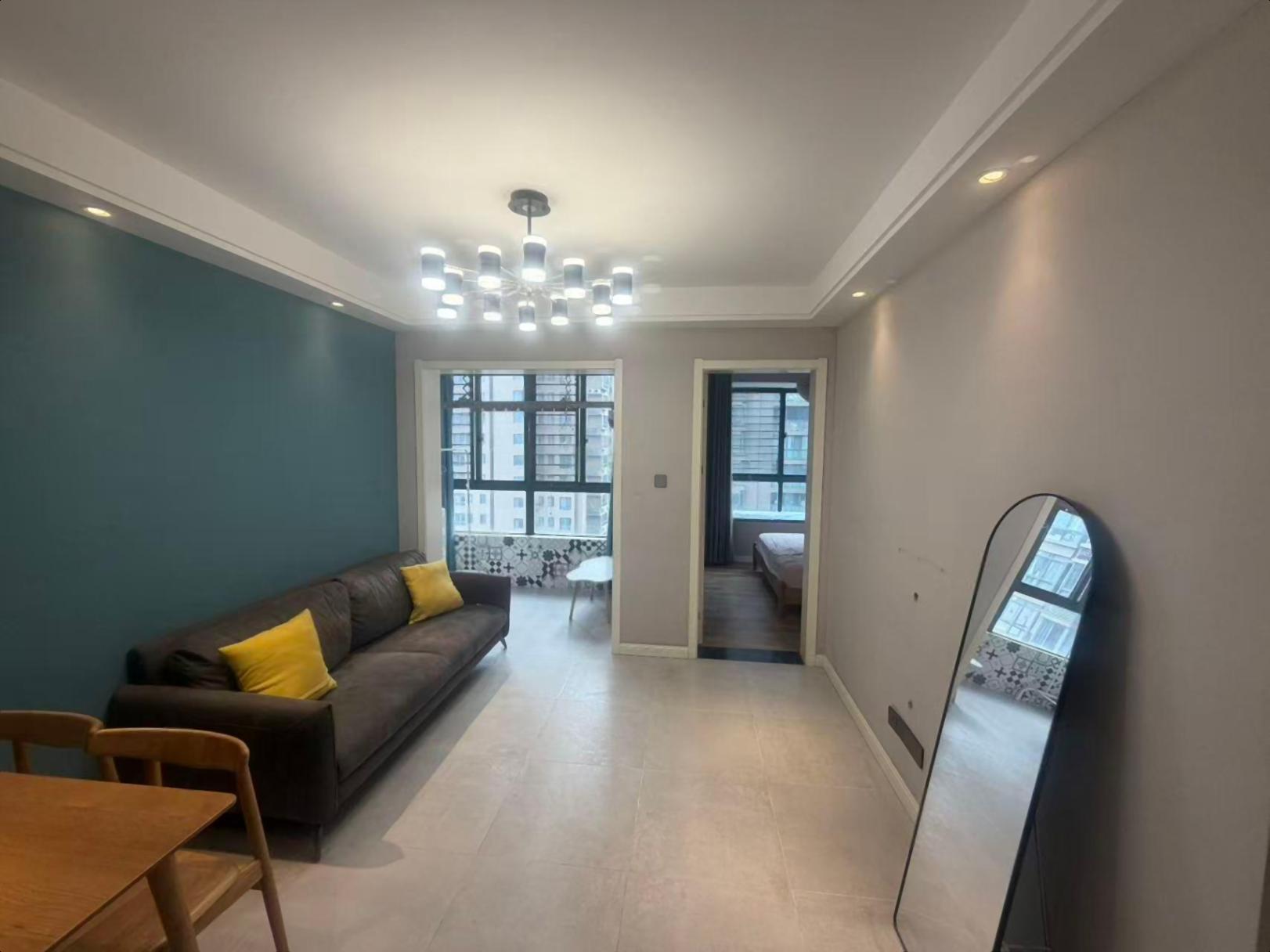 高铁站  女人街旁万象后街福景苑精装一室一厅  民用水电