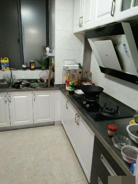 急售香溢广苑豪华装修4室2厅2卫150平方