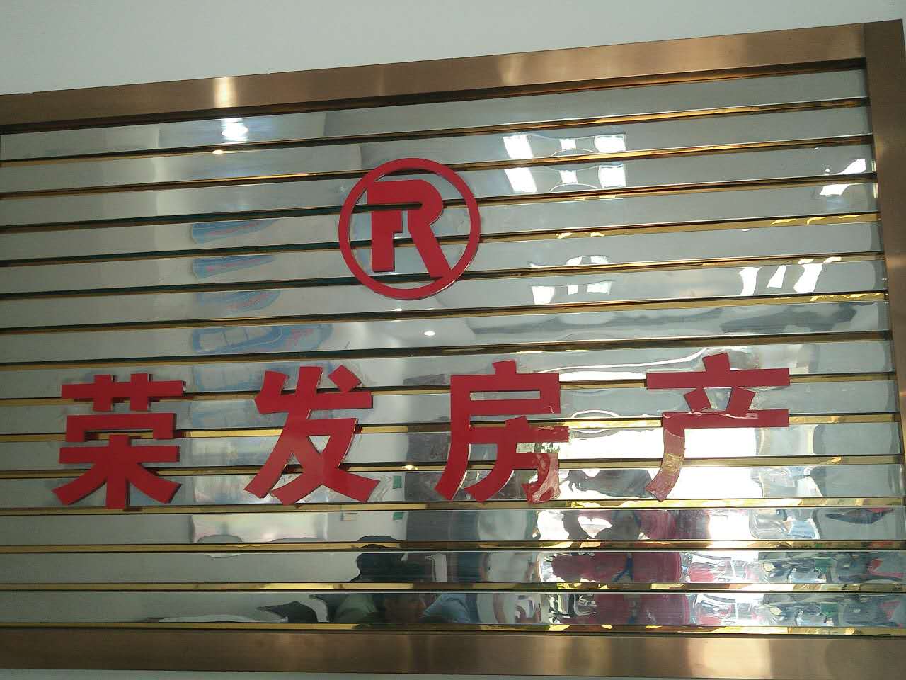 香江花园黄金三楼，二附小学区，送23平大车库