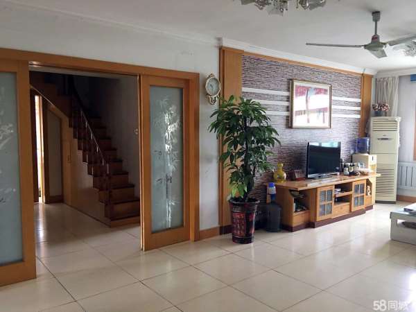 兴业小区六楼带阁楼阁楼一百多平米，中等装修