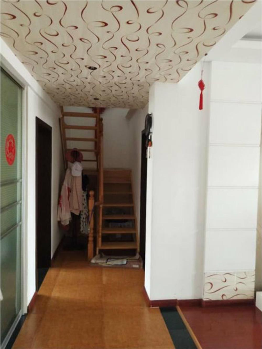 龙河小区多层三楼精装三室送车库海宁中学海宁小区