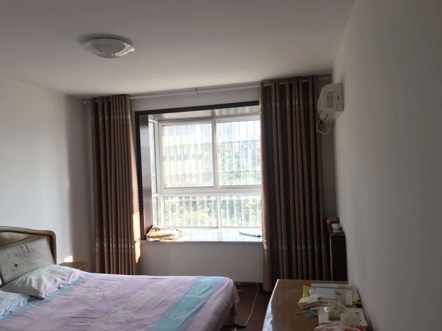 苍梧三期市政府旁海连新天多层1楼精装三室送车库！