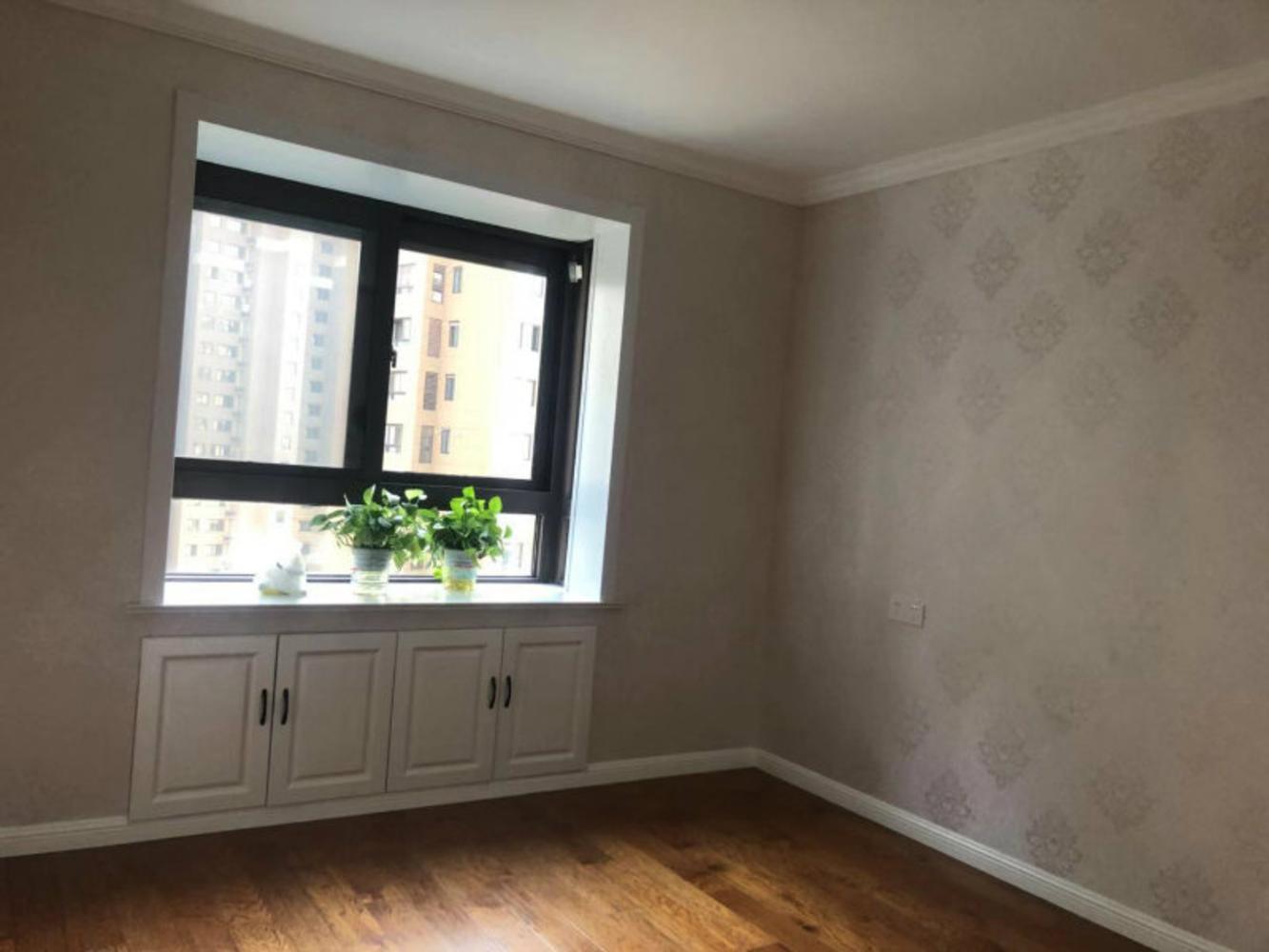 好消息四季金辉新出四房精装修未入住只要180万看房方便