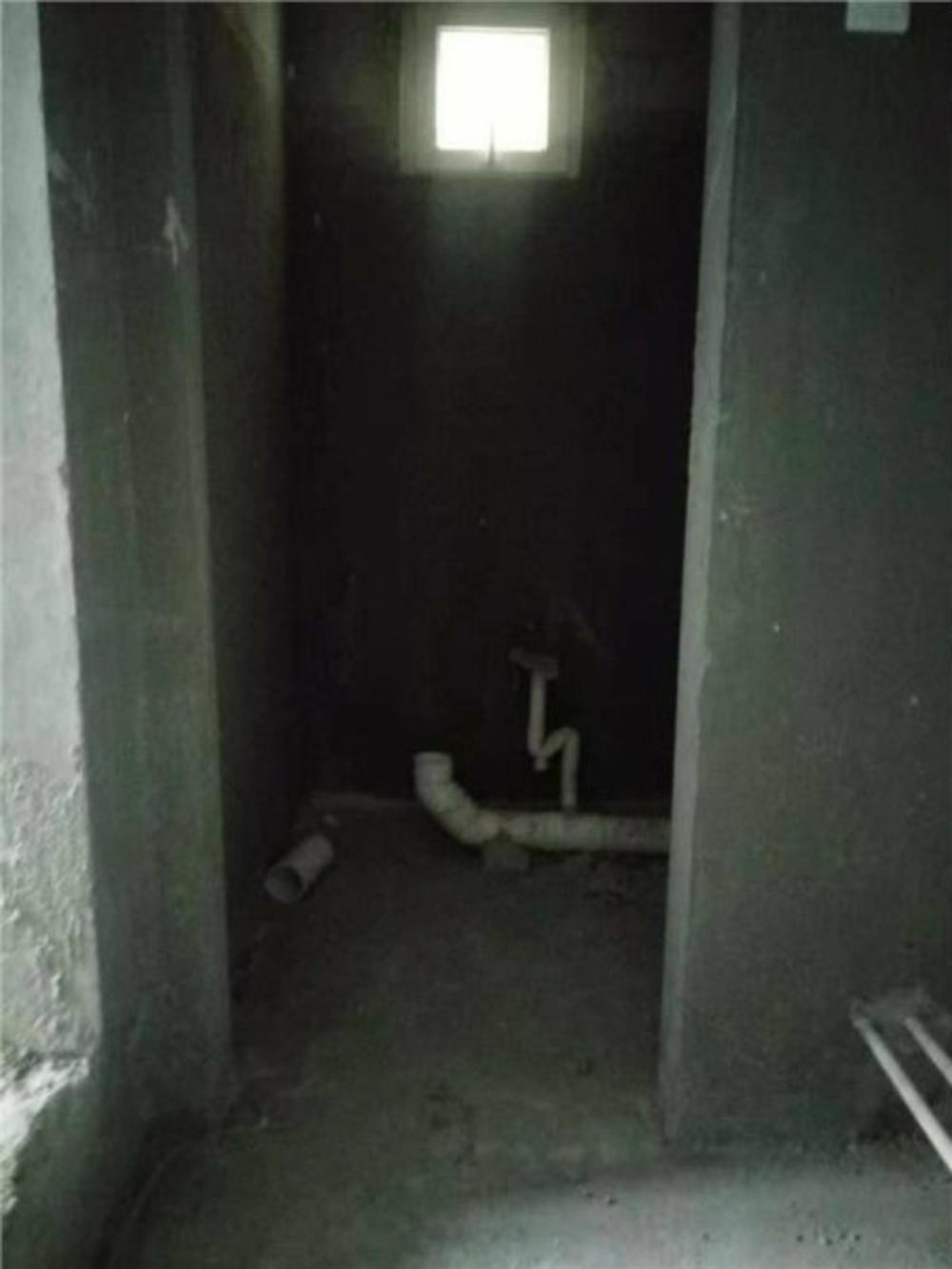 苍梧学校对面（御景龙湾）各付各税中间楼层毛坯自由装修