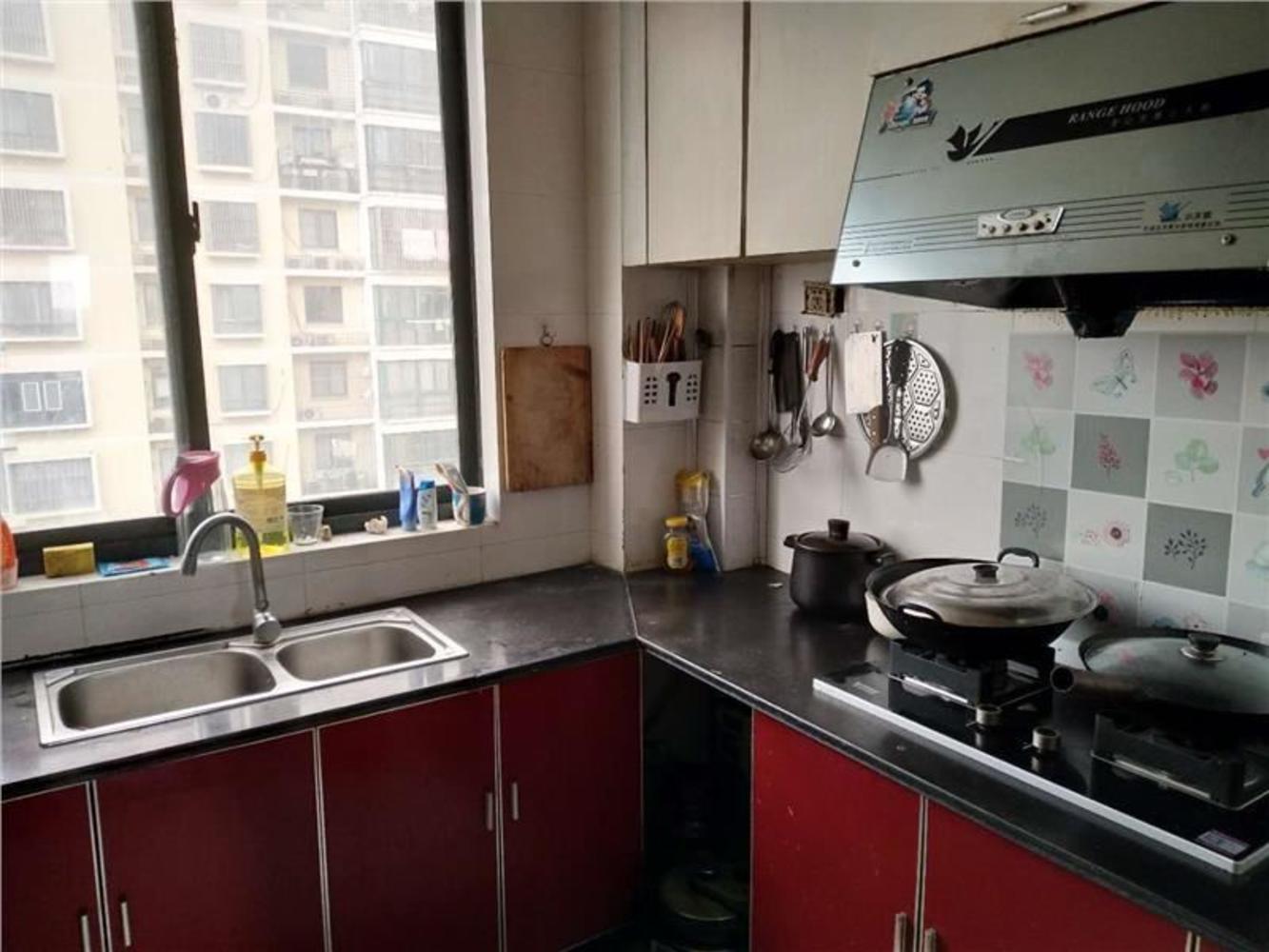 纯东边户景山秀水纯东边户单价9000随时看房