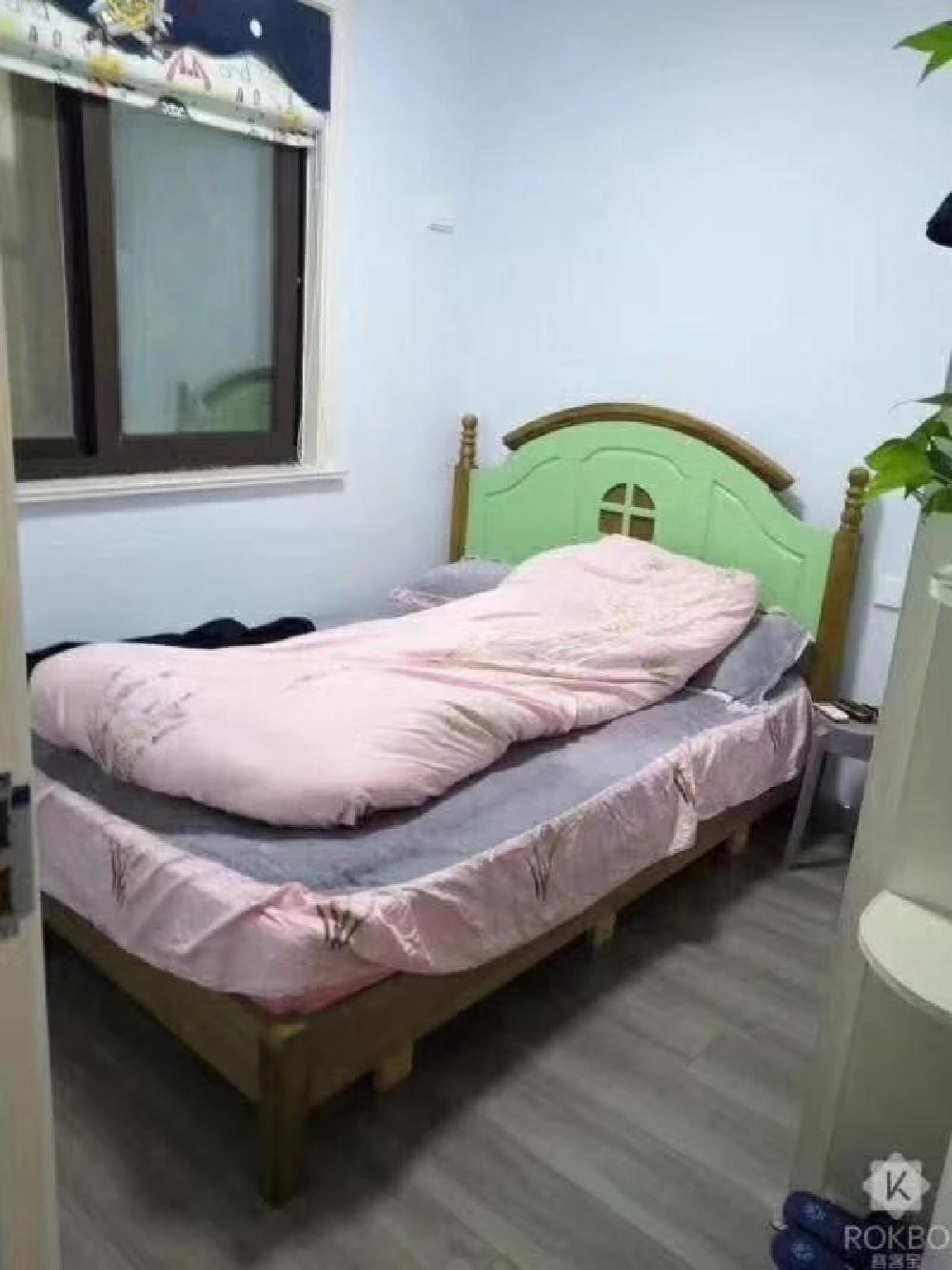 四季金辉三期精装修中层采光好送全部家具家电。