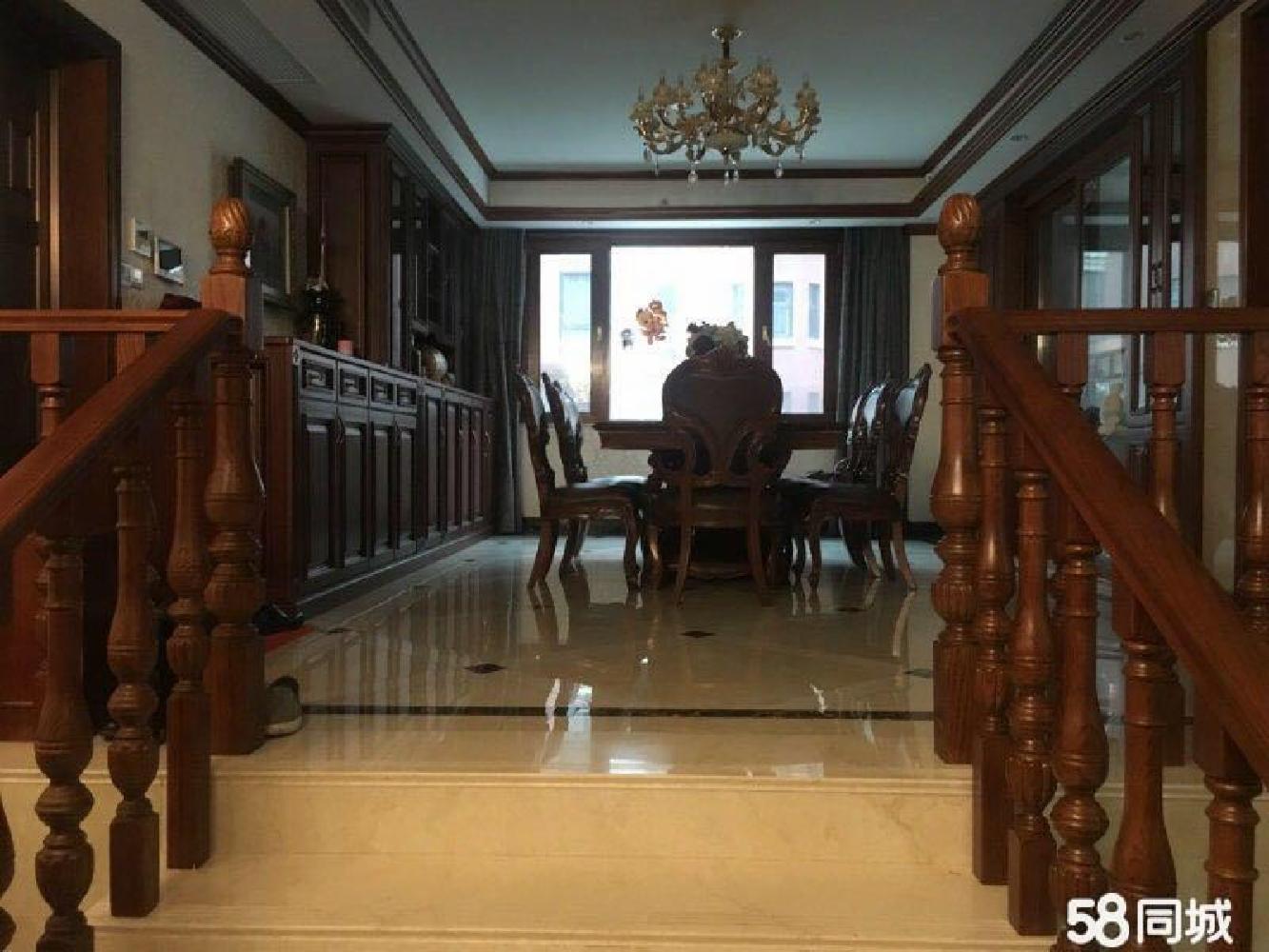 急售明珠皇冠排屋豪华装修送全实木家具送100平院子