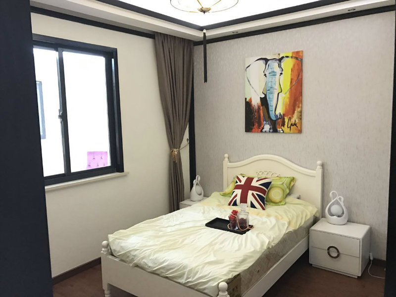 《秀逸苏杭西苑》东边户纯毛坯房自己随意装修紧邻四季金辉