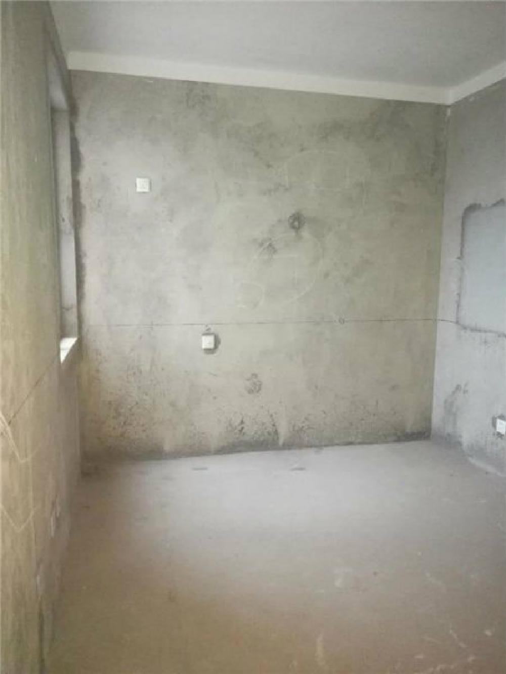 淮海花园，纯东户，全天采光。低于市场价出售，送车库车位。