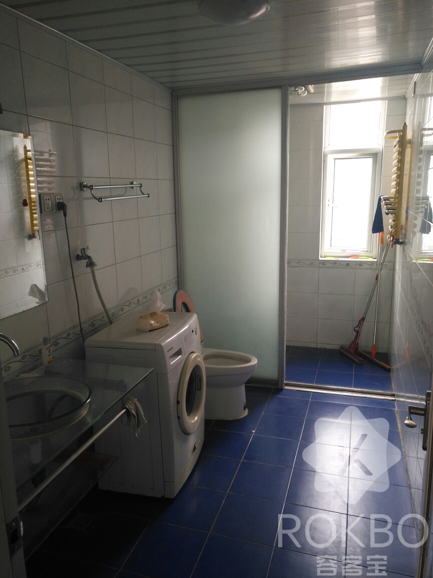 出售香溢世纪花城，苍梧双学区精装小三房，有车位车库