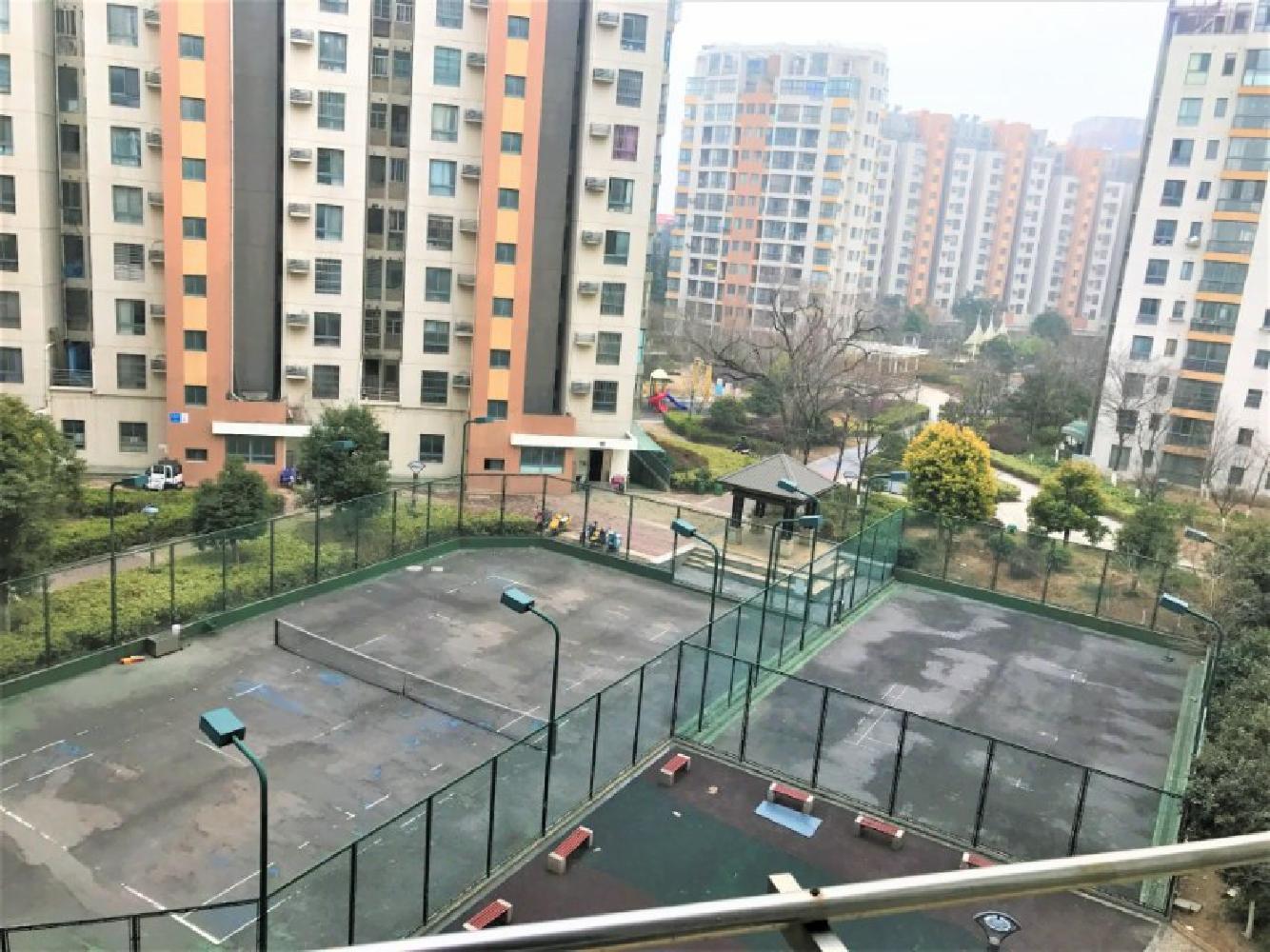 怡景苑出门一附小和大润发超市，家具家电全送全网底价急卖