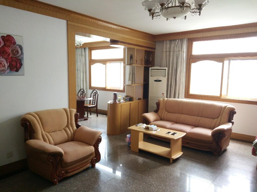 港城110对面鸿港公寓旁苍梧双学区多层2楼三室朝南可贷款