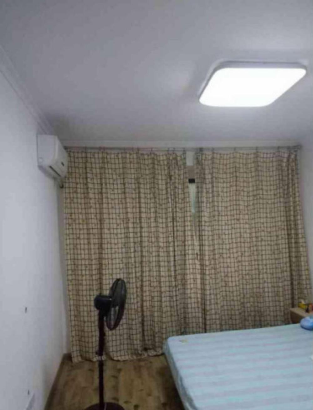 出售温哥华大3室多层一楼送16平方自行车库带小院子