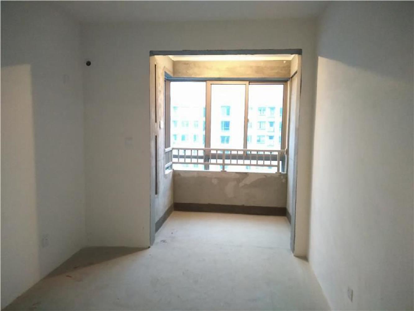 （东方瑞园）实验九年制全天采光大四室毛坯随意装修