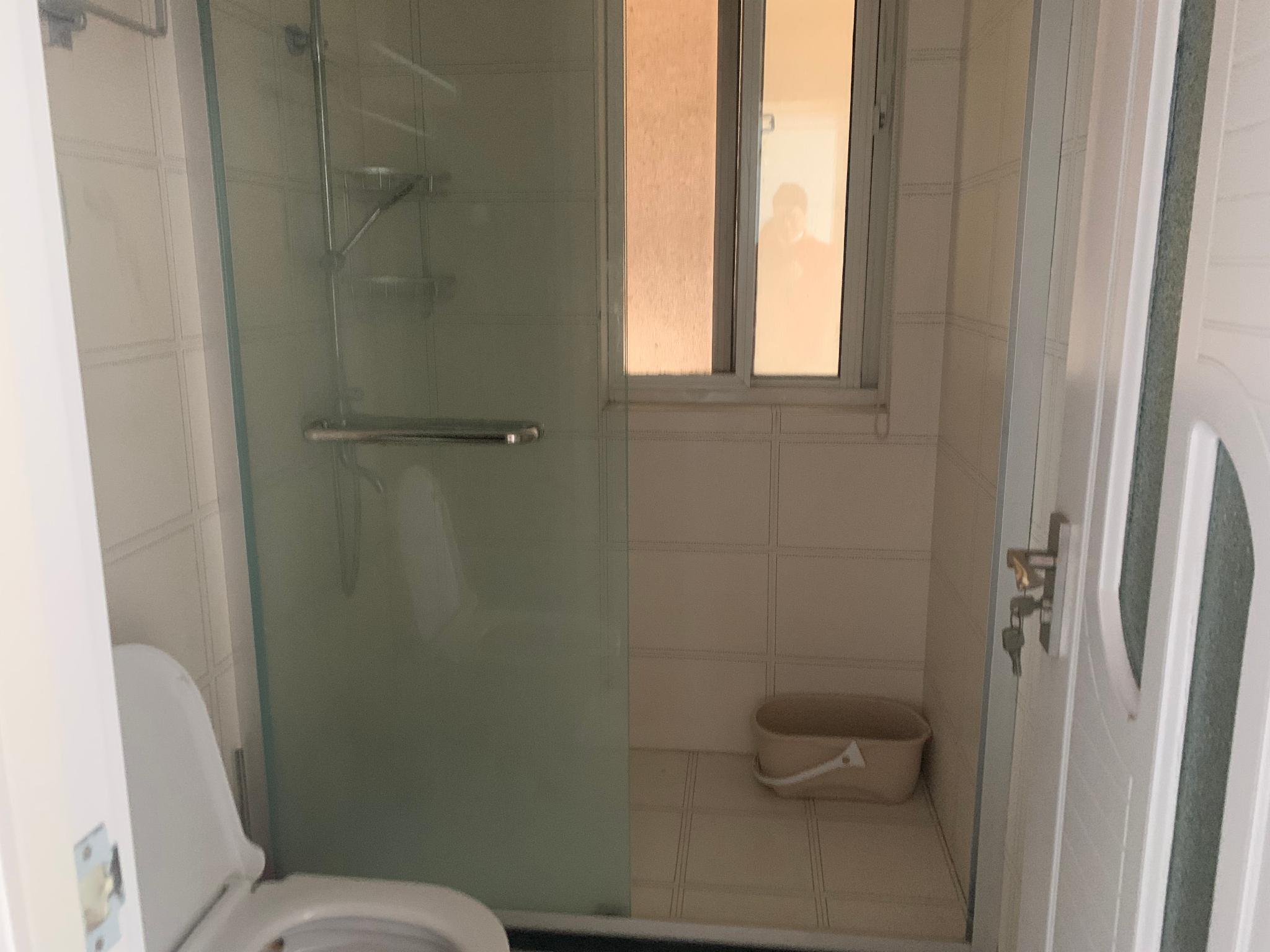 明珠皇冠小高层精装修4房，有钥匙随时看房。